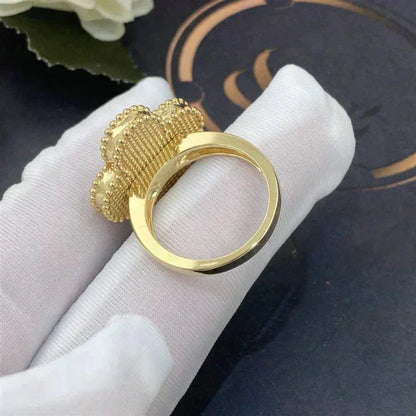 ˇGilded EraˇCLOVER WHITE MOP RING