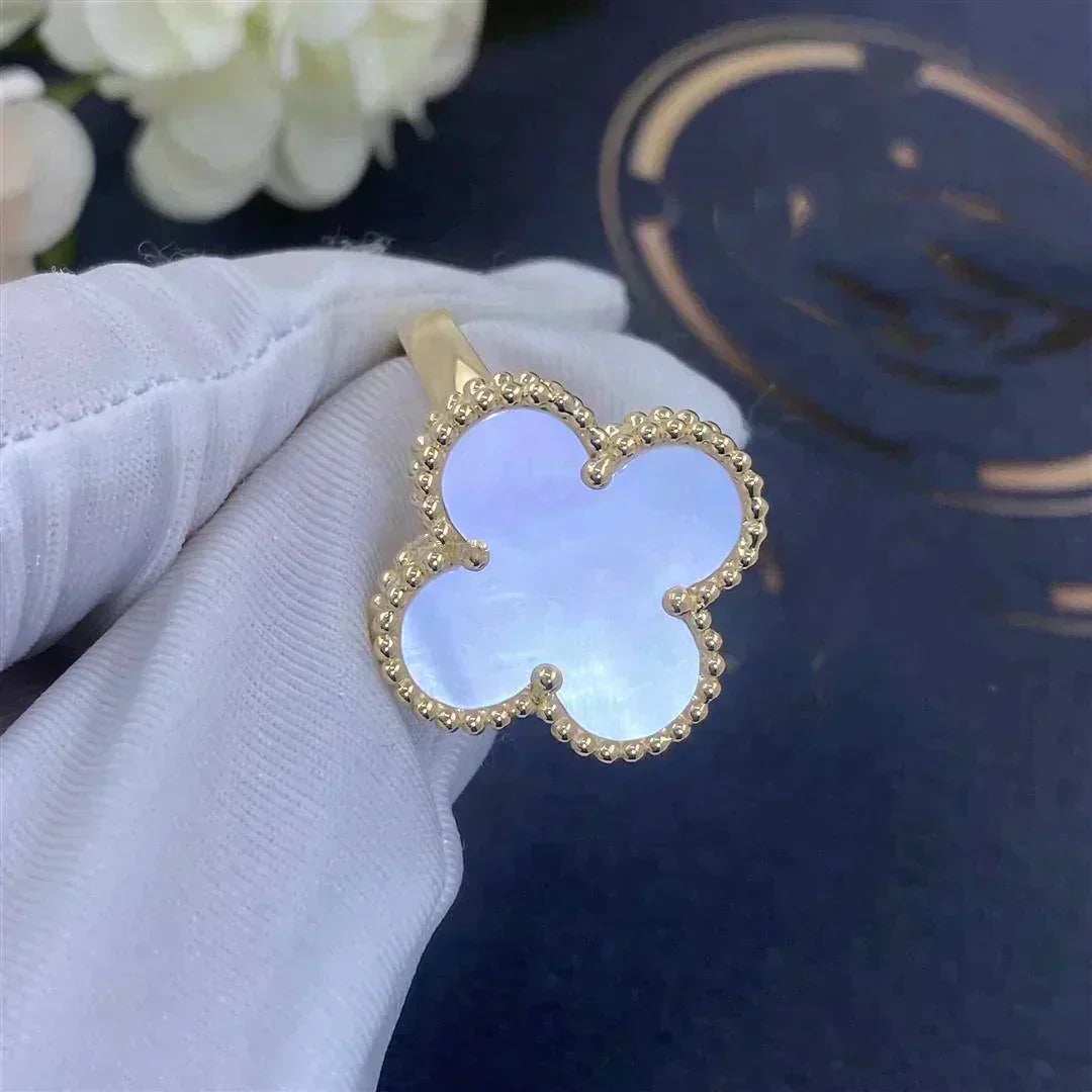 ˇGilded EraˇCLOVER WHITE MOP RING