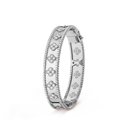 ˇGilded EraˇCLOVER BRACELET 8MM DIAMONDS