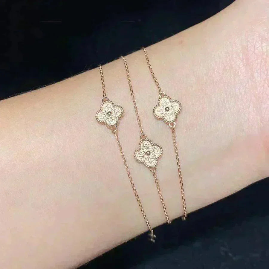 ˇGilded EraˇCLOVER SINGLE FLOWER BRACELET