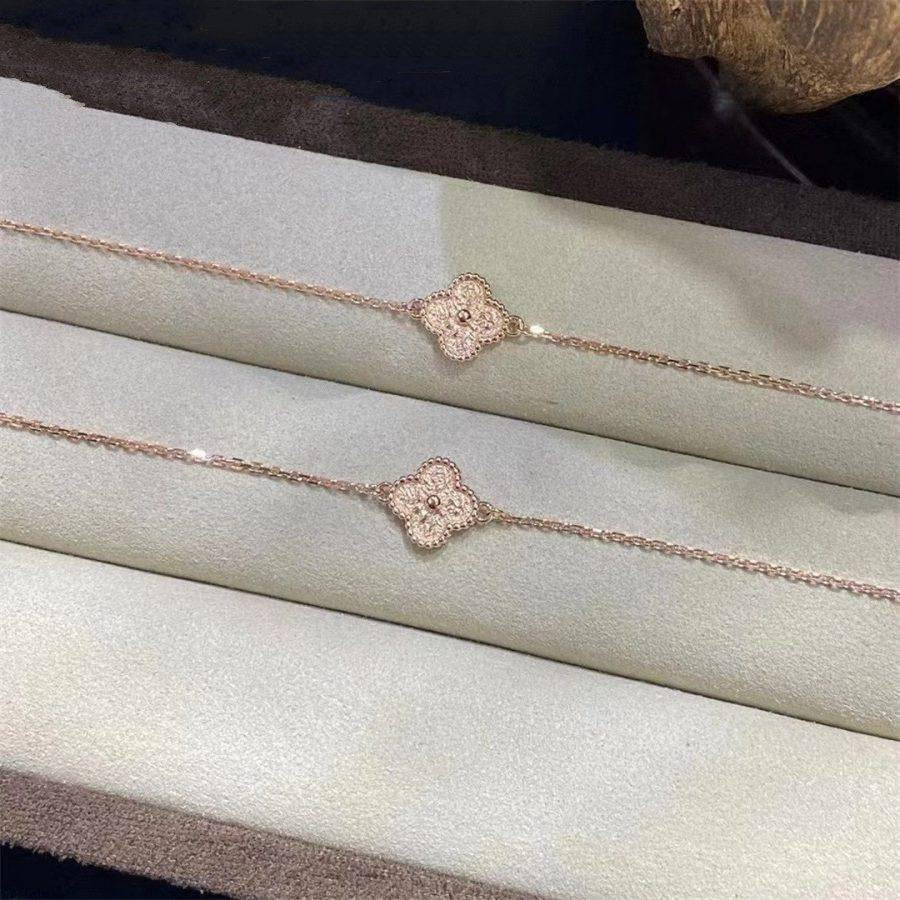 ˇGilded EraˇCLOVER SINGLE FLOWER BRACELET