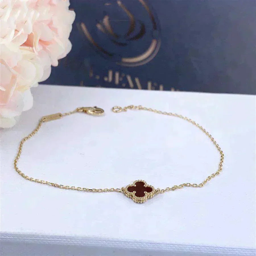 ˇGilded EraˇCLOVER  CARNELIAN SINGLE FLOWER BRACELET