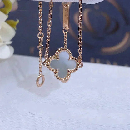 ˇGilded EraˇCLOVER WHITE MOP SINGLE FLOWER BRACELET