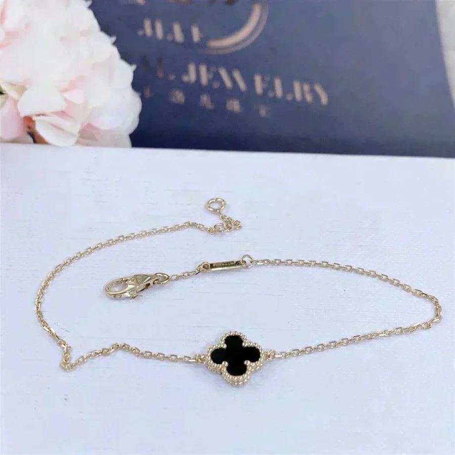 ˇGilded EraˇCLOVER ONYX SINGLE FLOWER BRACELET