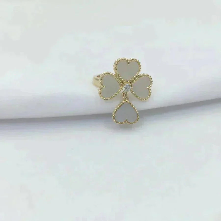 ˇGilded EraˇSWEET CLOVER WHITE MOP RING