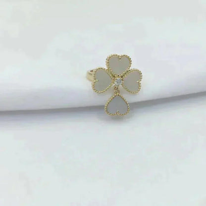 ˇGilded EraˇSWEET CLOVER WHITE MOP RING