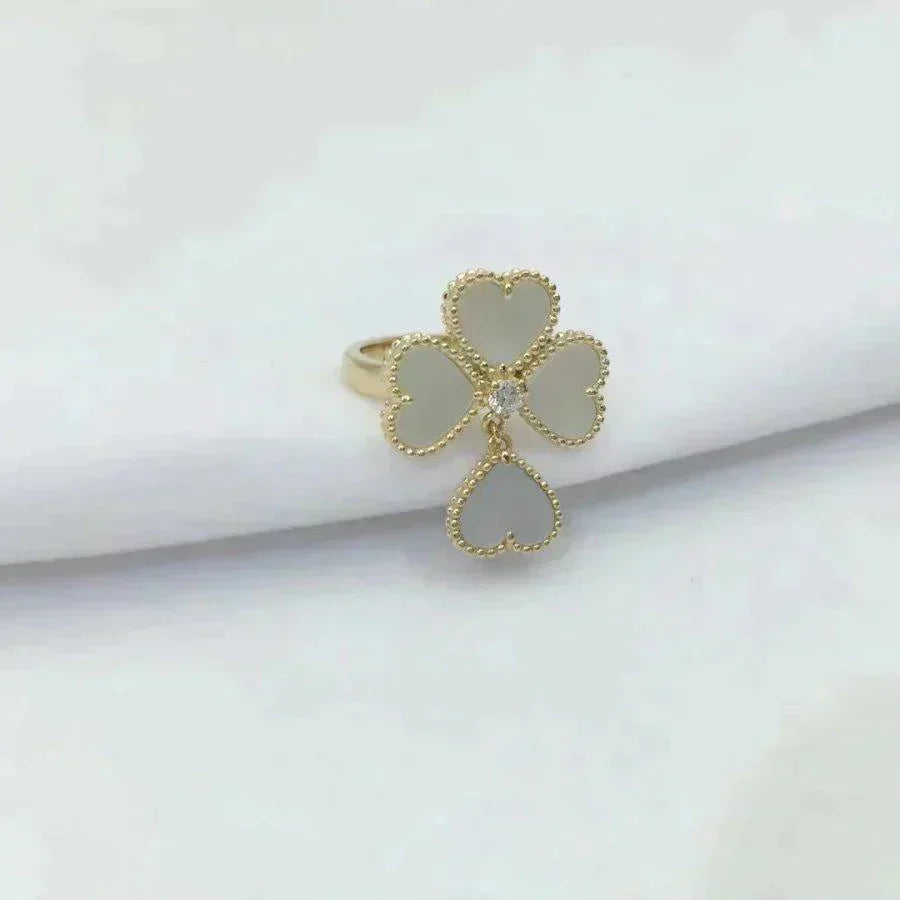 ˇGilded EraˇSWEET CLOVER WHITE MOP RING