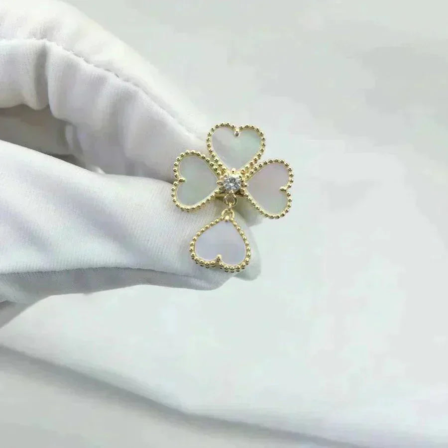 ˇGilded EraˇSWEET CLOVER WHITE MOP RING