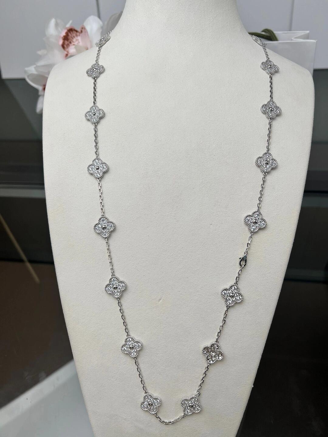 ˇGilded EraˇCLOVER 20 MOTIFS DIAMOND SILVER