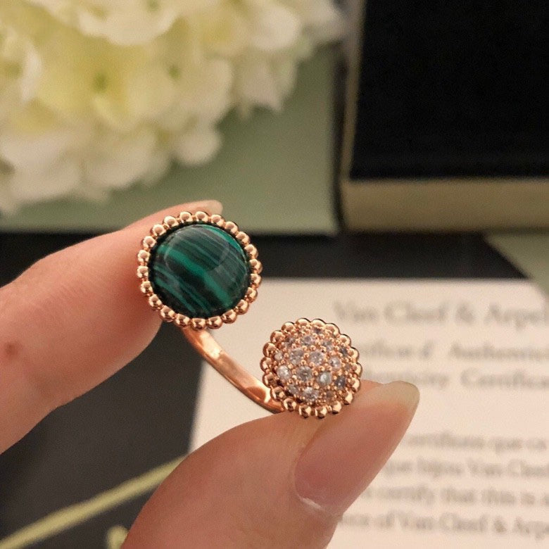 ˇGilded EraˇPERLEE COULEURS DIAMOND ROSE GOLD BETWEEN THE FINGER RING