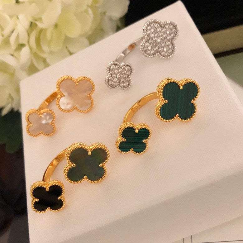 ˇGilded EraˇCLOVER BETWEEN THE FINGER RING