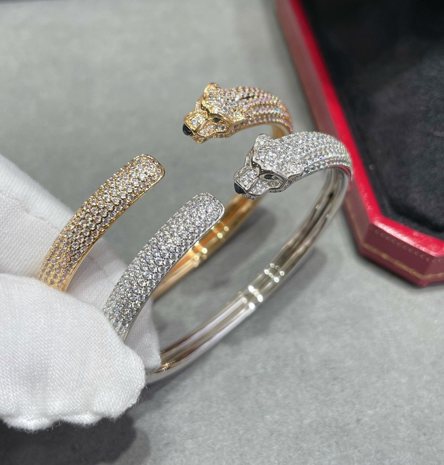 ˇGilded EraˇPANTHERE FULL DIAMOND OPEN BRACELET