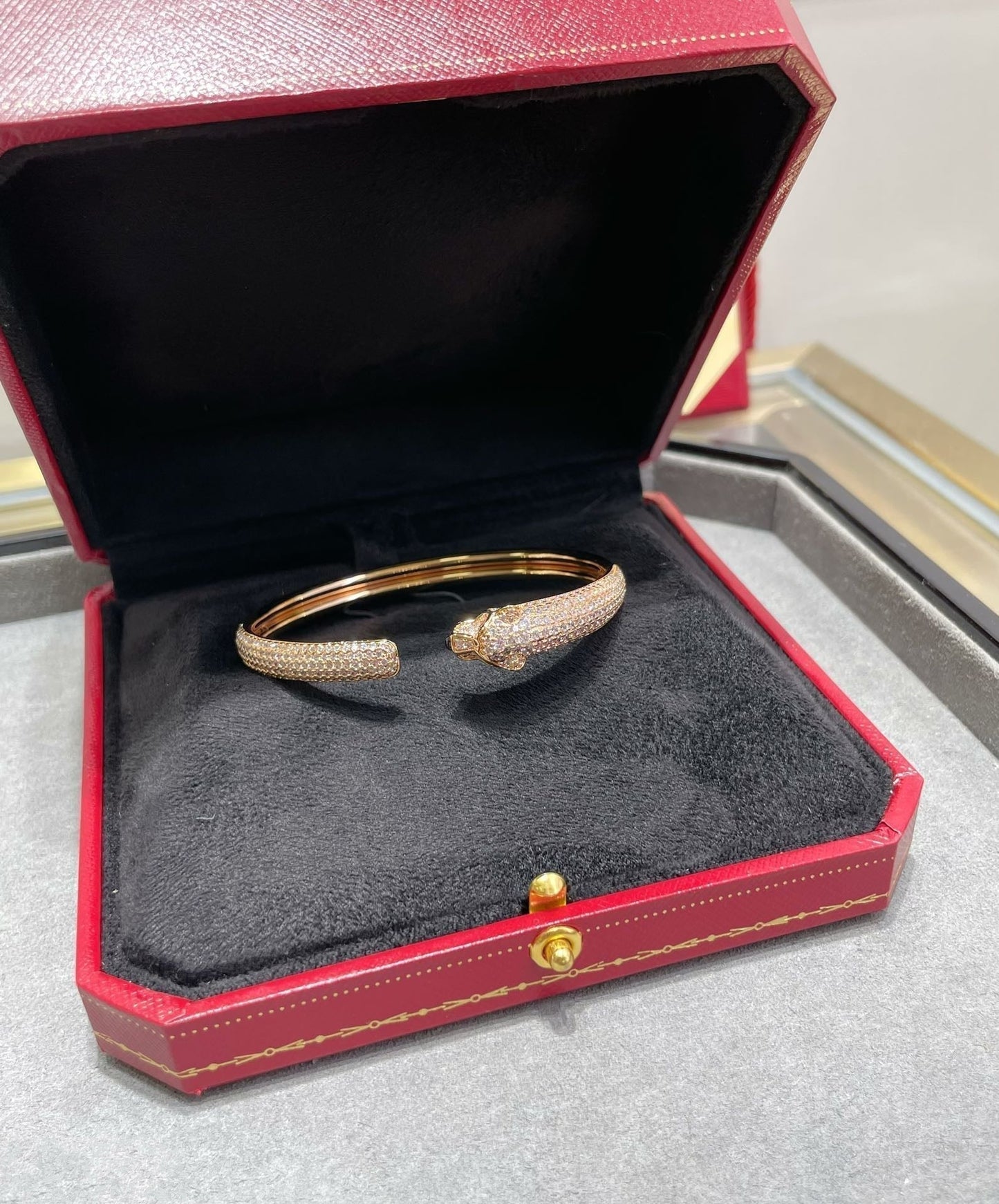 ˇGilded EraˇPANTHERE FULL DIAMOND OPEN BRACELET