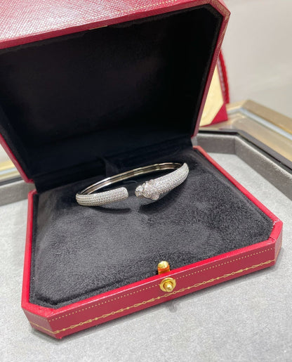 ˇGilded EraˇPANTHERE FULL DIAMOND OPEN BRACELET
