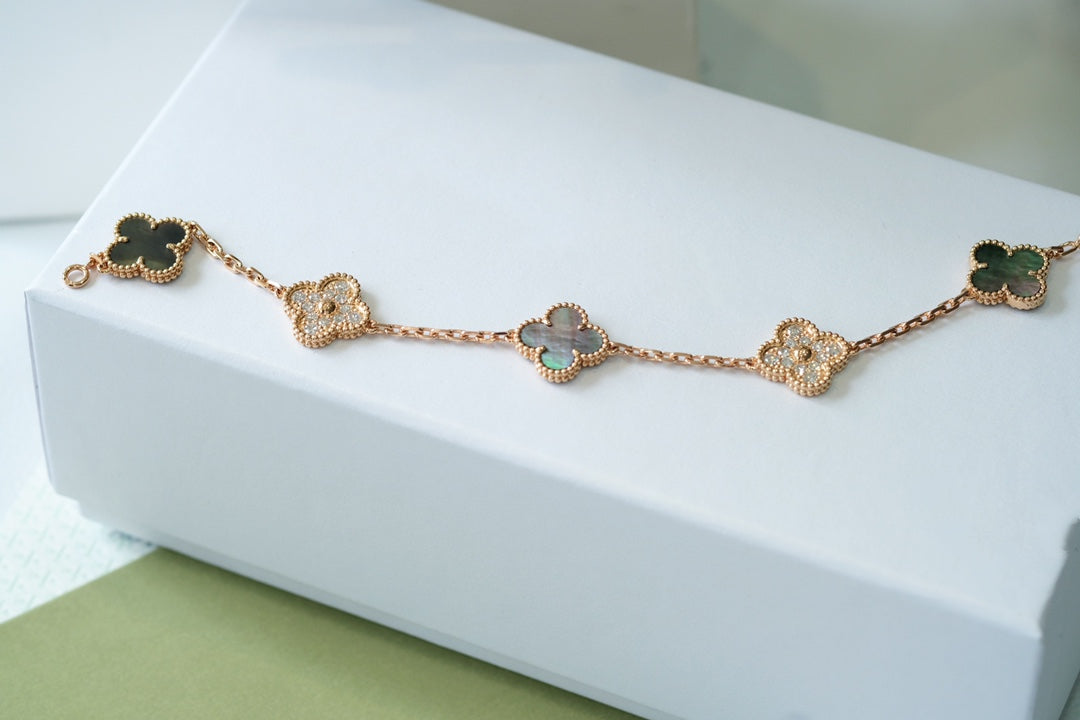 ˇGilded EraˇCLOVER 5 MOTIFS DARK MOP AND DIAMONDS PINK GOLD BRACELET