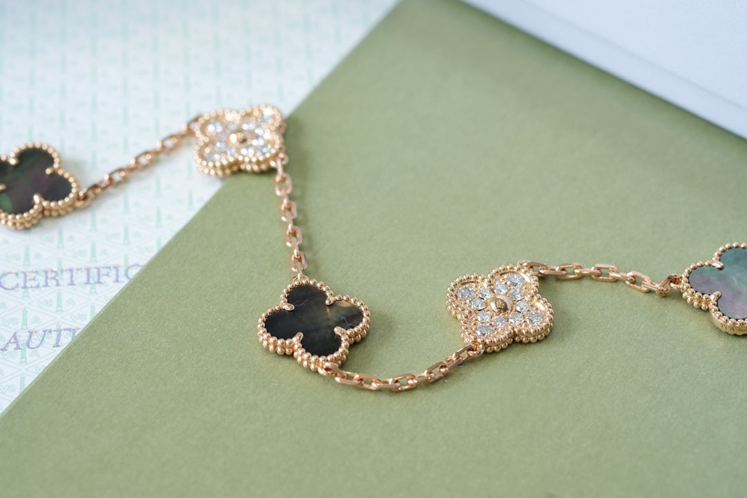 ˇGilded EraˇCLOVER 5 MOTIFS DARK MOP AND DIAMONDS PINK GOLD BRACELET