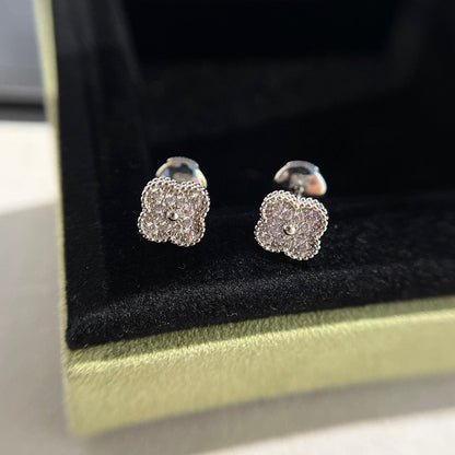 ˇGilded EraˇCLOVER MINI DIAMOND STUD EARRINGS