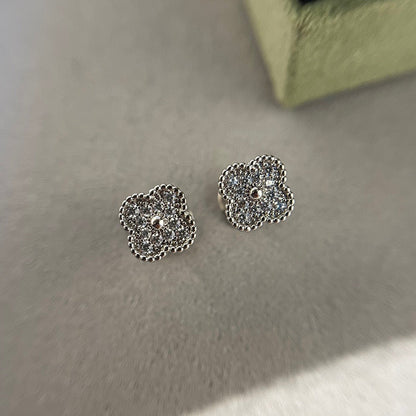 ˇGilded EraˇCLOVER MINI DIAMOND STUD EARRINGS