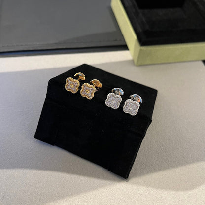 ˇGilded EraˇCLOVER MINI DIAMOND STUD EARRINGS