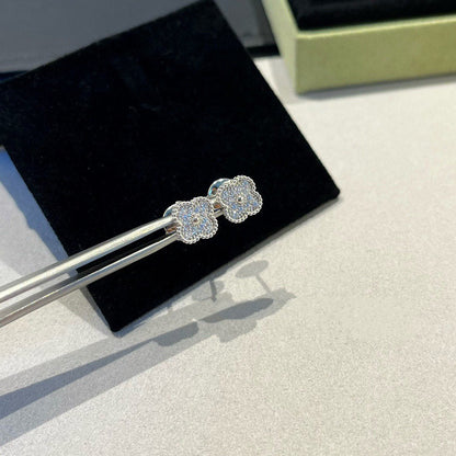 ˇGilded EraˇCLOVER MINI DIAMOND STUD EARRINGS