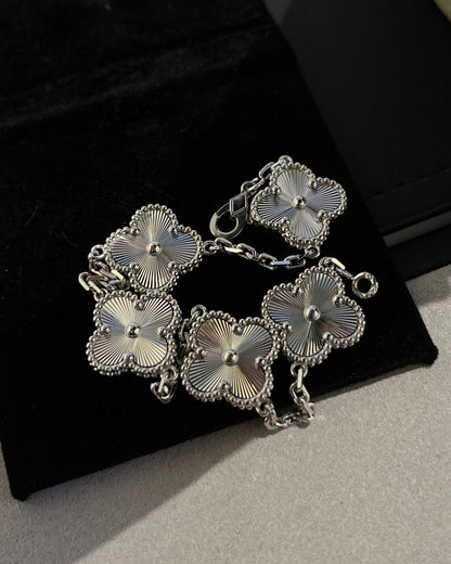 ˇGilded EraˇCLOVER SILVER 5 MOTIFS BRACELET