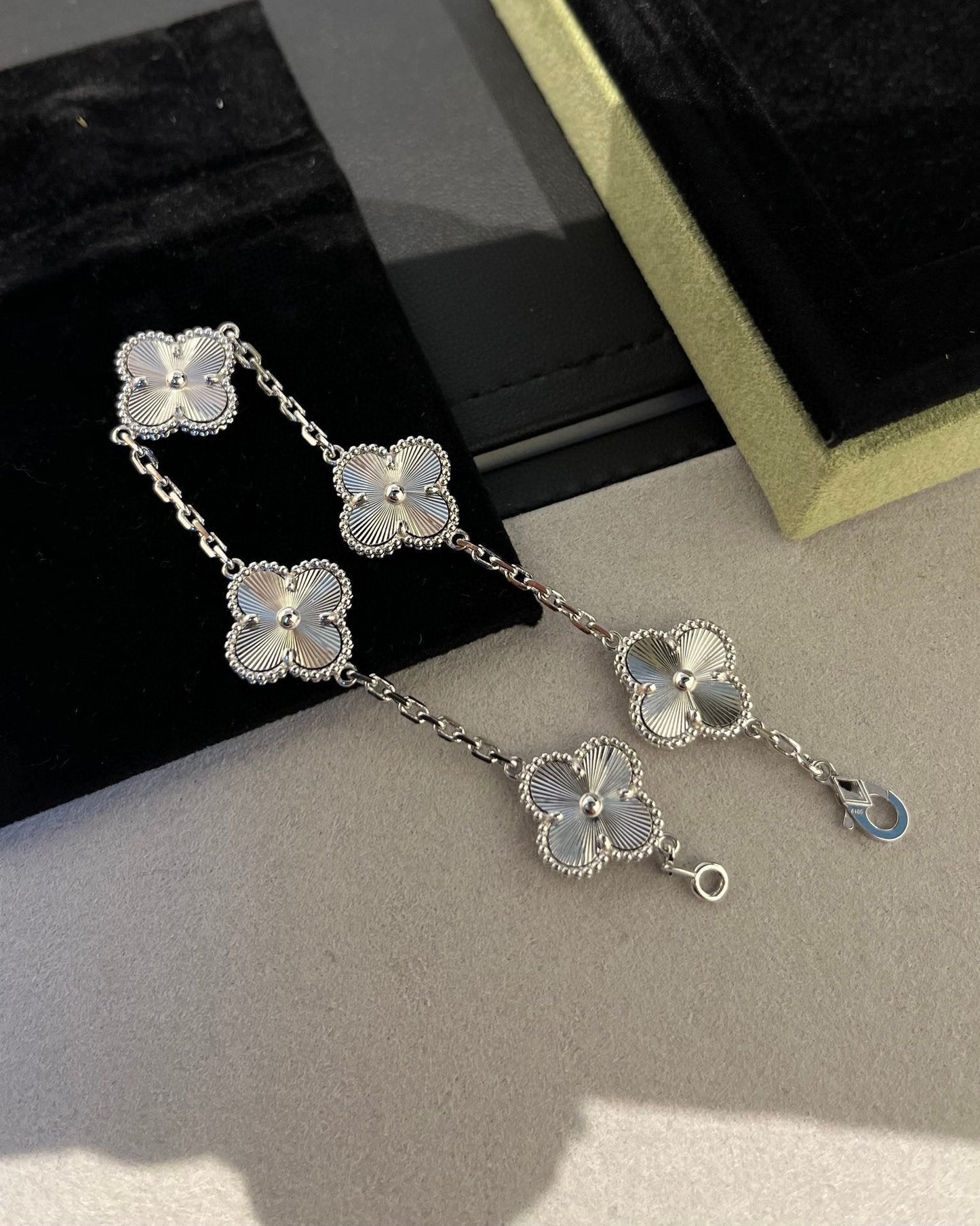 ˇGilded EraˇCLOVER SILVER 5 MOTIFS BRACELET