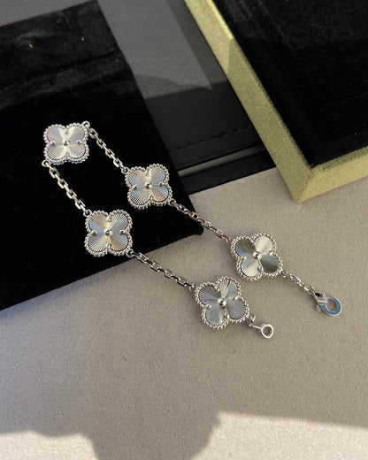 ˇGilded EraˇCLOVER SILVER 5 MOTIFS BRACELET