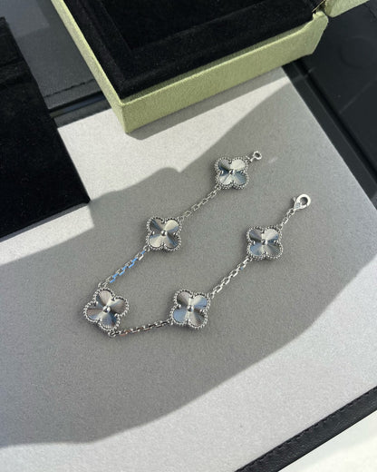 ˇGilded EraˇCLOVER SILVER 5 MOTIFS BRACELET
